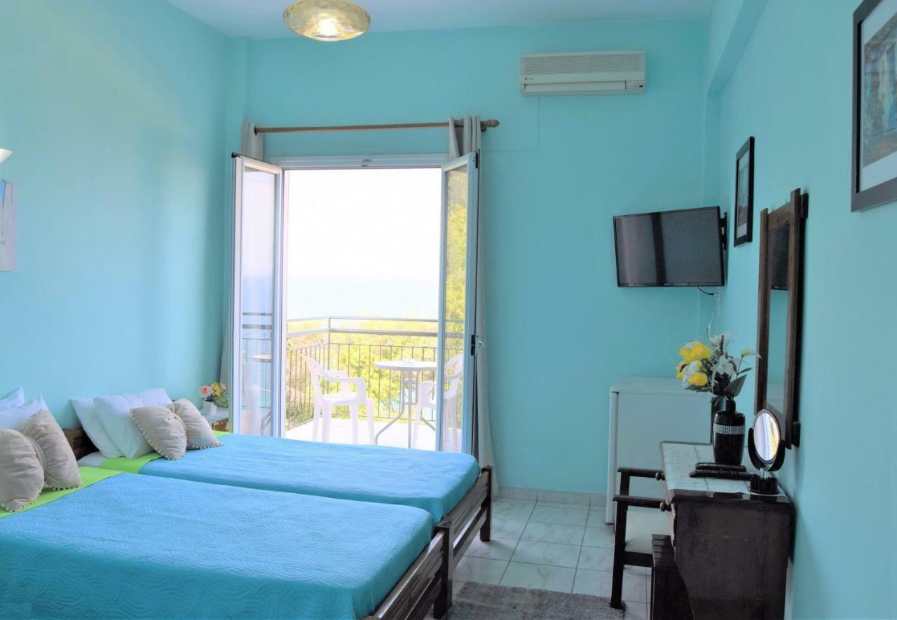 Hotel Perama 2*